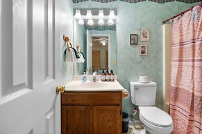 Mountain Dew - 2 Bedrooms, 2 Baths, Sleeps 4 Cabin by RedAwning