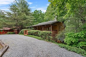 Mountain Dew - 2 Bedrooms, 2 Baths, Sleeps 4 Cabin by RedAwning