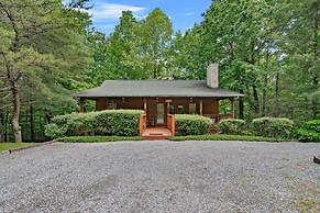 Mountain Dew - 2 Bedrooms, 2 Baths, Sleeps 4 Cabin by RedAwning