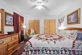 Mountain Dew - 2 Bedrooms, 2 Baths, Sleeps 4 Cabin by RedAwning