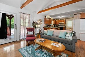 Mountain Dew - 2 Bedrooms, 2 Baths, Sleeps 4 Cabin by RedAwning