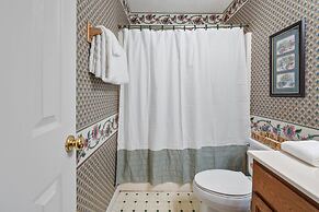 Mountain Dew - 2 Bedrooms, 2 Baths, Sleeps 4 Cabin by RedAwning