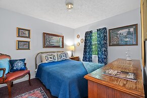 Mountain Dew - 2 Bedrooms, 2 Baths, Sleeps 4 Cabin by RedAwning