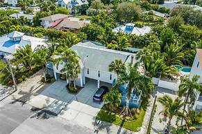 7 Doors Down 3 Bedroom Villa by RedAwning