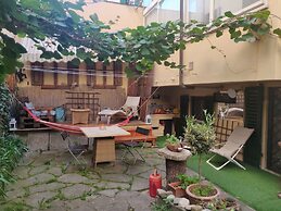 Charming Getaway in Florence.. European University