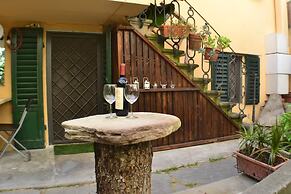 Charming Getaway in Florence.. European University