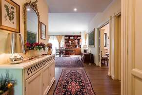 Deluxe Charming Florentine VILLA in the City. PLUS