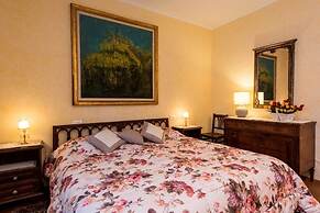 Deluxe Charming Florentine VILLA in the City. PLUS