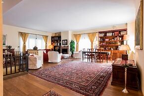 Deluxe Charming Florentine VILLA in the City. PLUS