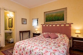 Deluxe Charming Florentine VILLA in the City. PLUS