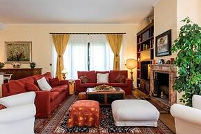Deluxe Charming Florentine VILLA in the City. PLUS