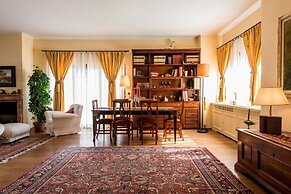Deluxe Charming Florentine VILLA in the City. PLUS