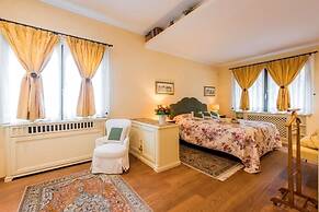 Deluxe Charming Florentine VILLA in the City. PLUS