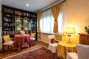 Deluxe Charming Florentine VILLA in the City. PLUS