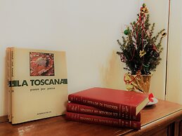 Golden Authentic Florentine Gem, Perfect Location