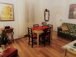 Golden Authentic Florentine Gem, Perfect Location