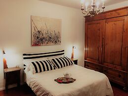 Golden Authentic Florentine Gem, Perfect Location