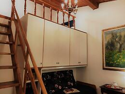 Golden Authentic Florentine Gem, Perfect Location