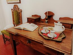 Golden Authentic Florentine Gem, Perfect Location