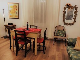 Golden Authentic Florentine Gem, Perfect Location