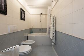 Luxury Large Loft by Dante House, Top Location