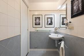 Luxury Large Loft by Dante House, Top Location