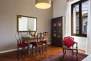 Renovated 19th-Century Apartment in an Authentic Area