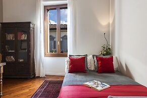 Renovated 19th-Century Apartment in an Authentic Area