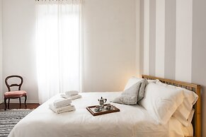 Renovated 19th-Century Apartment in an Authentic Area