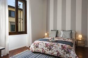 Renovated 19th-Century Apartment in an Authentic Area