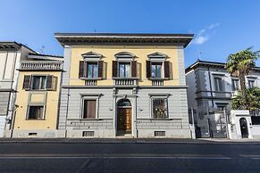Renovated 19th-Century Apartment in an Authentic Area