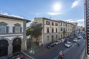 Renovated 19th-Century Apartment in an Authentic Area