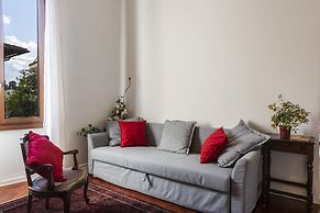 Renovated 19th-Century Apartment in an Authentic Area