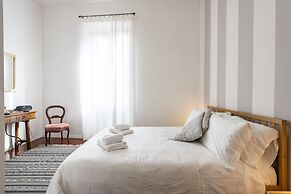 Renovated 19th-Century Apartment in an Authentic Area