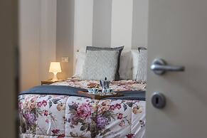 Renovated 19th-Century Apartment in an Authentic Area