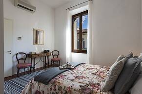Renovated 19th-Century Apartment in an Authentic Area