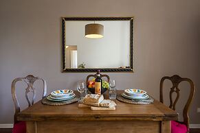 Renovated 19th-Century Apartment in an Authentic Area