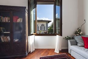 Renovated 19th-Century Apartment in an Authentic Area