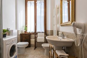 Renovated 19th-Century Apartment in an Authentic Area