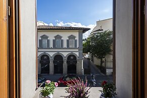 Renovated 19th-Century Apartment in an Authentic Area