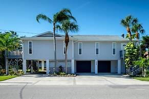 1 Step Closer 2 Bedroom Villa by RedAwning