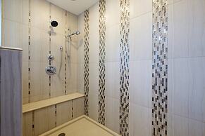 1 Step Closer 2 Bedroom Villa by RedAwning