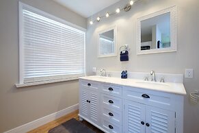 1 Step Closer 2 Bedroom Villa by RedAwning