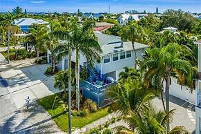 1 Step Closer 2 Bedroom Villa by RedAwning