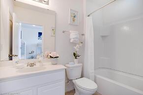 Enjoy the Private View! Roomy Town Home With Pool, 20 Mins From Disney