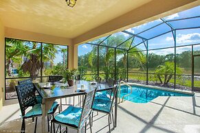 Enjoy the Private View! Roomy Town Home With Pool, 20 Mins From Disney
