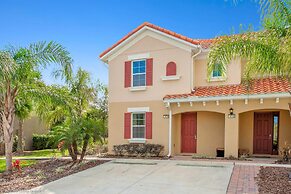 Enjoy the Private View! Roomy Town Home With Pool, 20 Mins From Disney