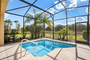 Enjoy the Private View! Roomy Town Home With Pool, 20 Mins From Disney
