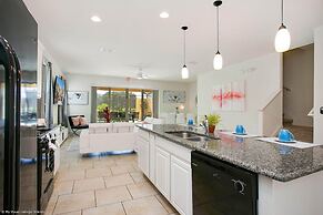 Enjoy the Private View! Roomy Town Home With Pool, 20 Mins From Disney