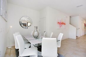Enjoy the Private View! Roomy Town Home With Pool, 20 Mins From Disney